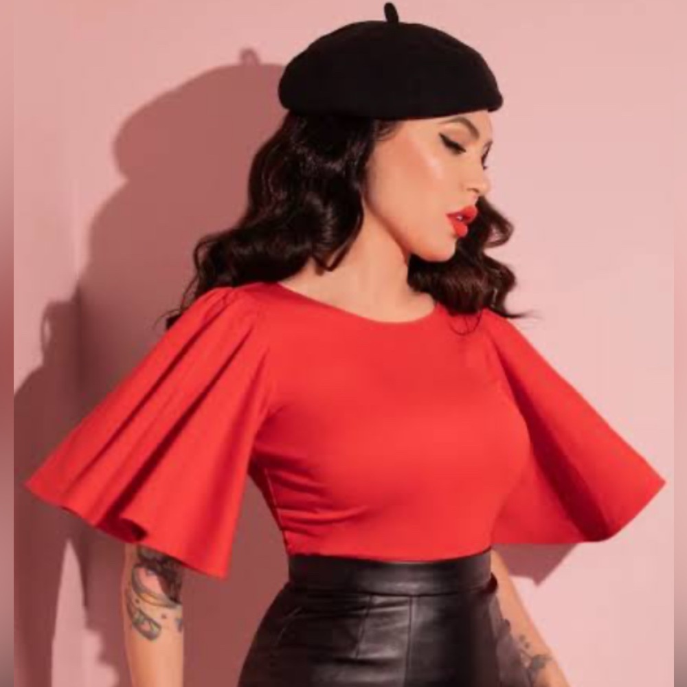 Vixen Small NWT Tomato Red Top